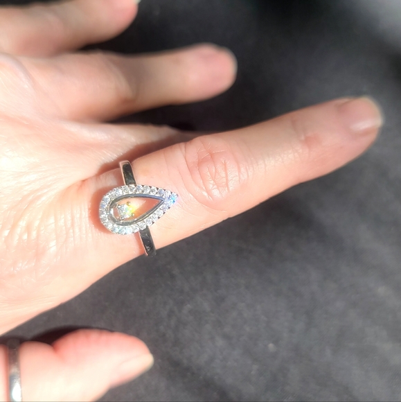 White Topaz & sterling silver water drop ring - Picture 9 of 12